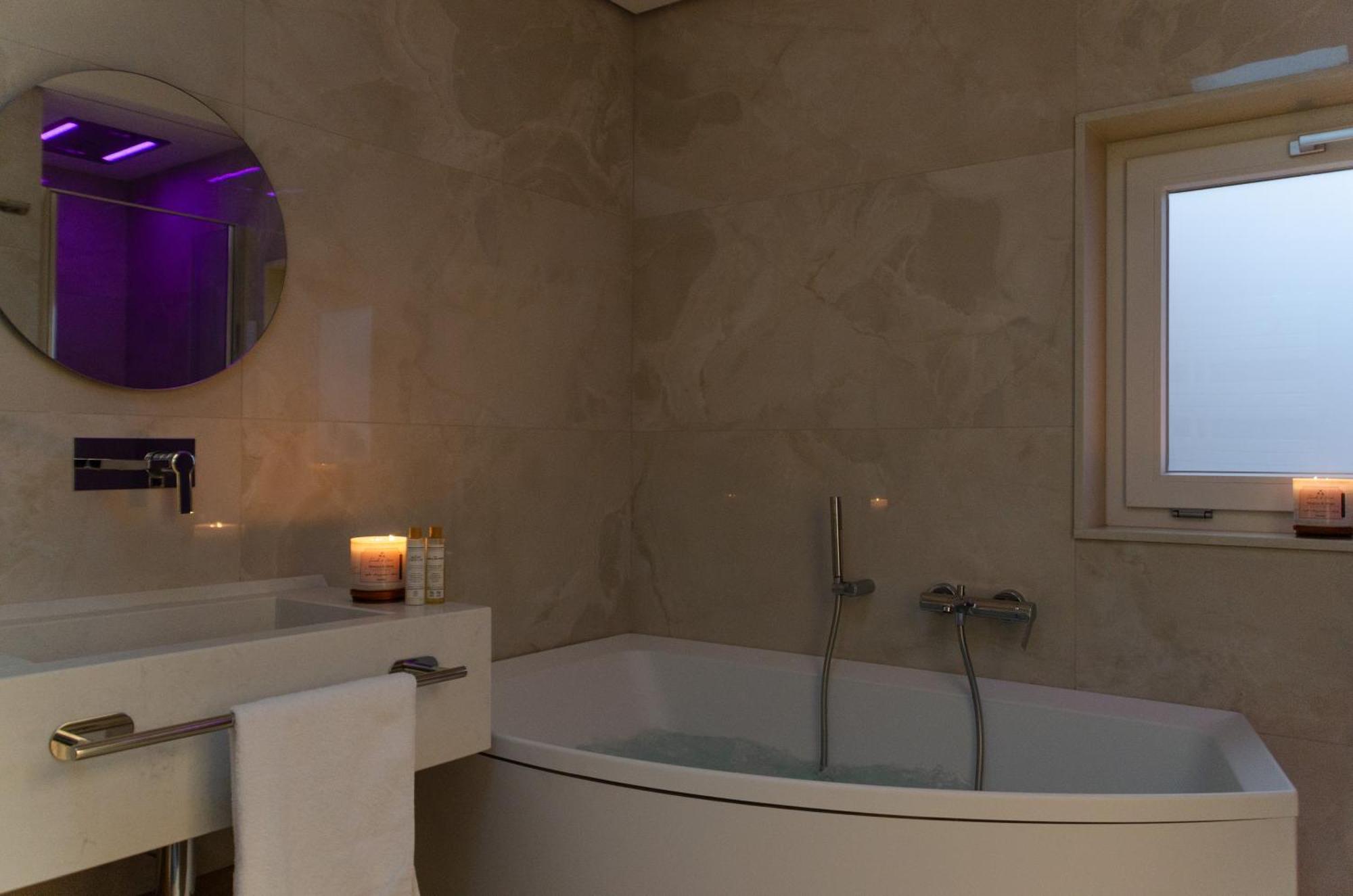 Apulialux - San Lorenzo Luxury Apartment Con Jacuzzi In Centro 브린디시 외부 사진